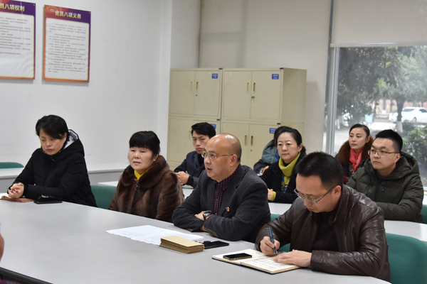 集團(tuán)召開困難黨員、困難職工春節(jié)慰問座談會(huì)